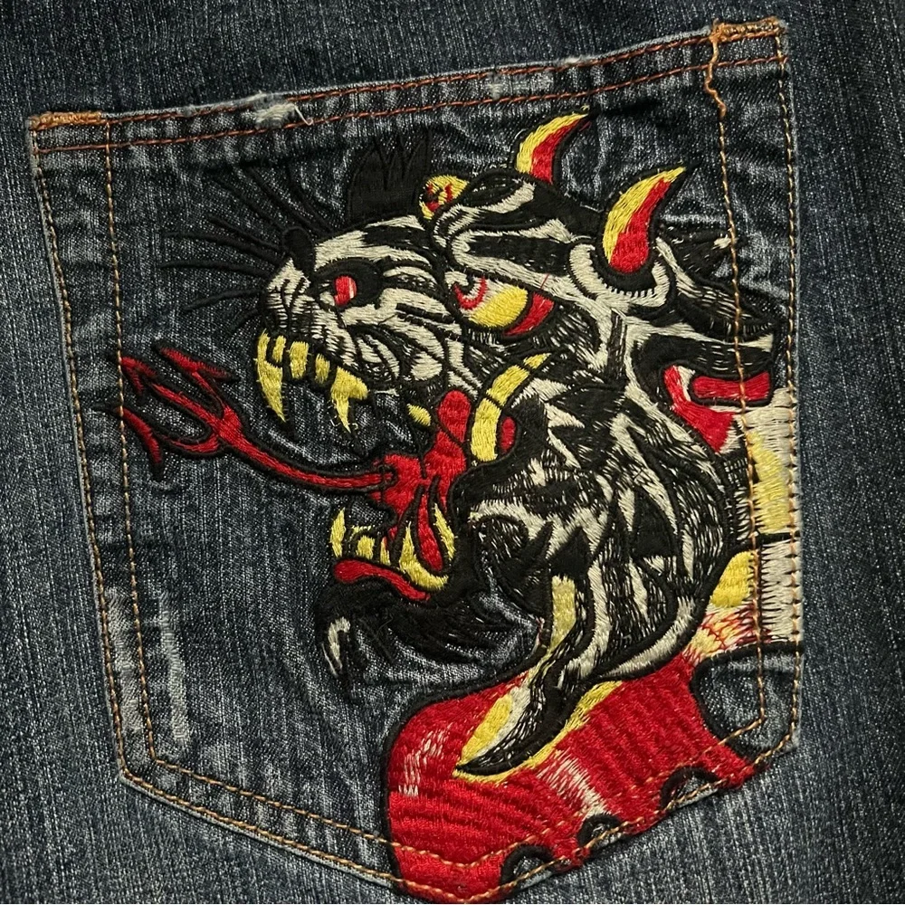 Ed Hardy Embroidered Tiger Hellcat Distressed Denim Blue Jeans size 34 - Picture 5 of 12